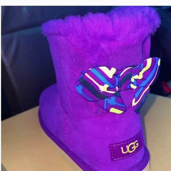 UGG LITTLE GIRLS BAILEY BOW BOOTS - Picture 1 of 3